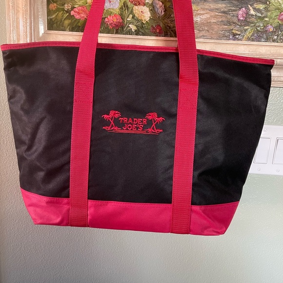 Trader Joe's Black  And Red Reusable Tote Bag Cooler Insulated Black Collapsible - Picture 8 of 10